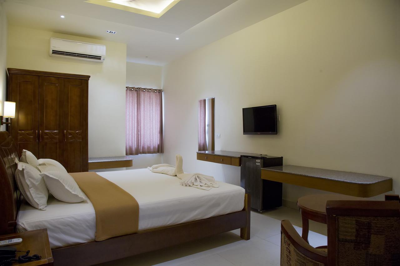 Hotel The Grand White Palace Mayiladuthurai Exteriér fotografie